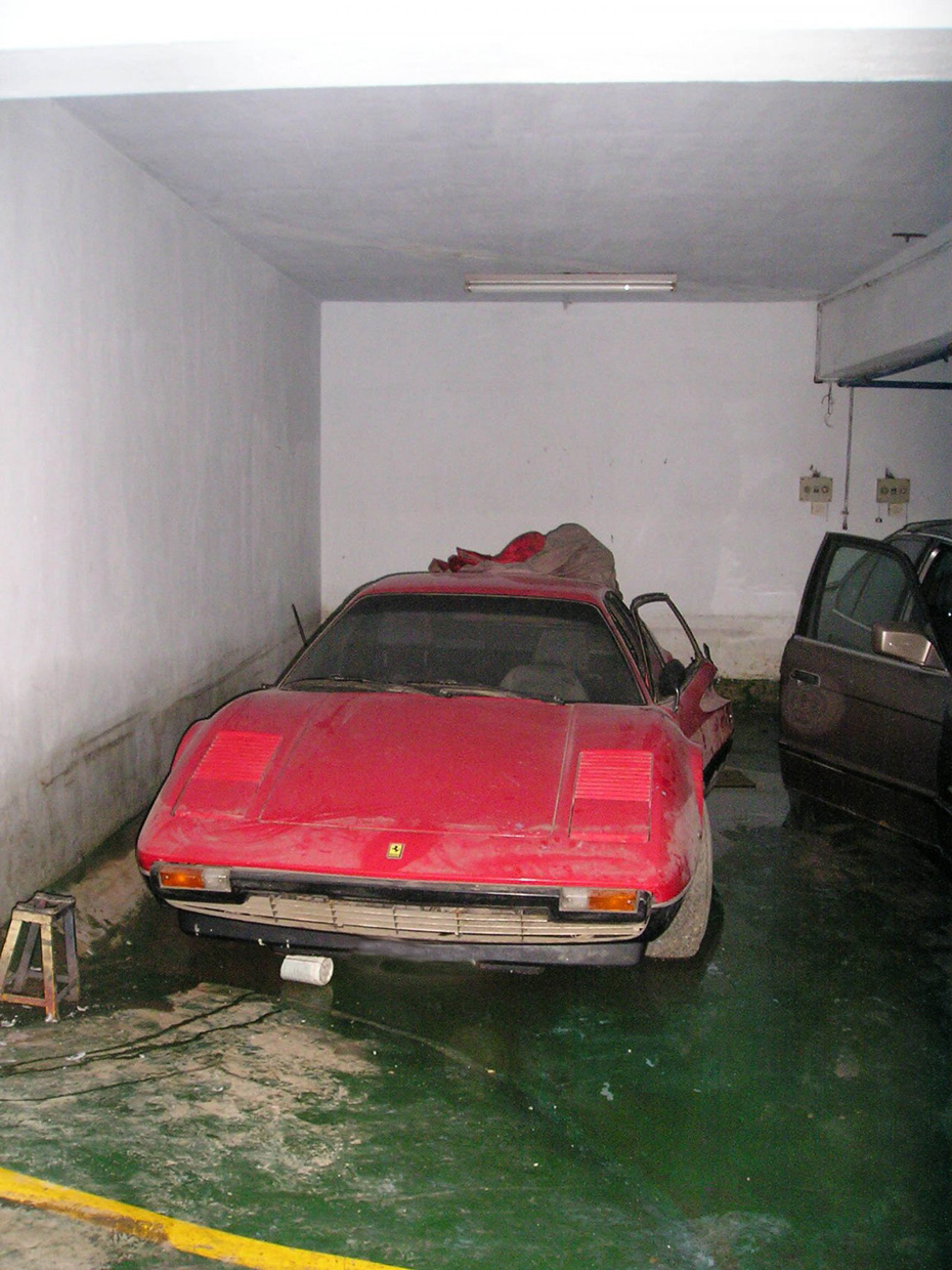 abandoned-supercars-Ferrari-308-23