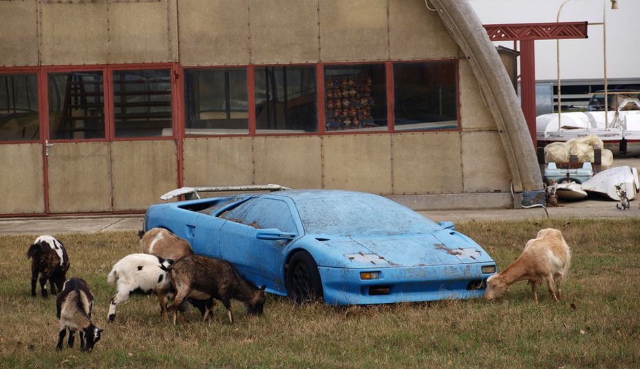 abandoned-supercars-Lamborghini-Diablo-04