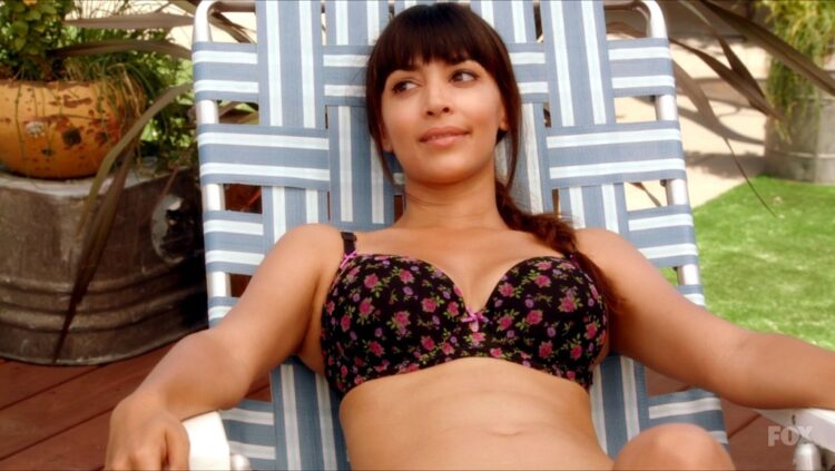 Hannah Simone 12