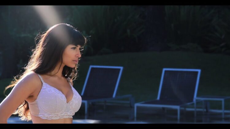 Hannah Simone 16