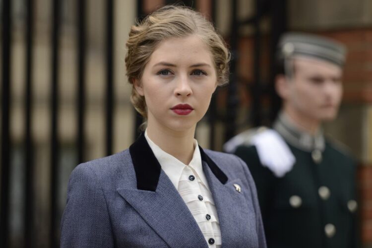 Hermione Corfield 7