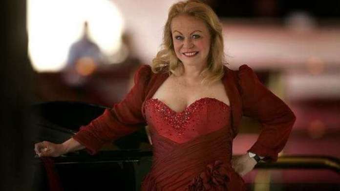 Jacki Weaver 9