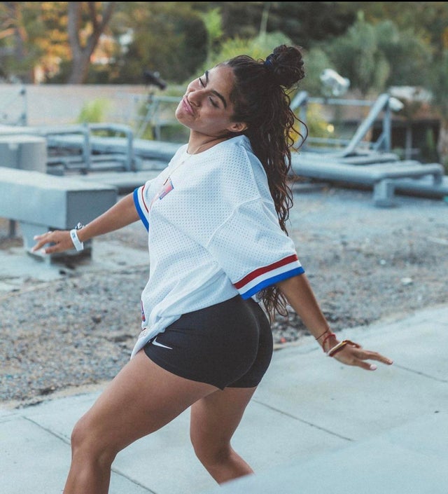 Jessie Reyez 8