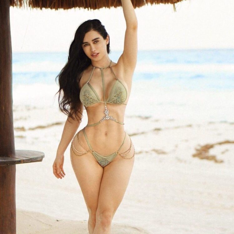 Joselyn Cano 4