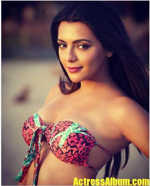 Ruhi Singh 19