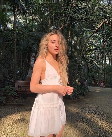 Sabrina Carpenter 15