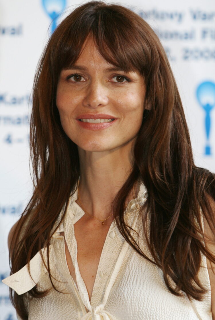 Saffron Burrows 13 scaled