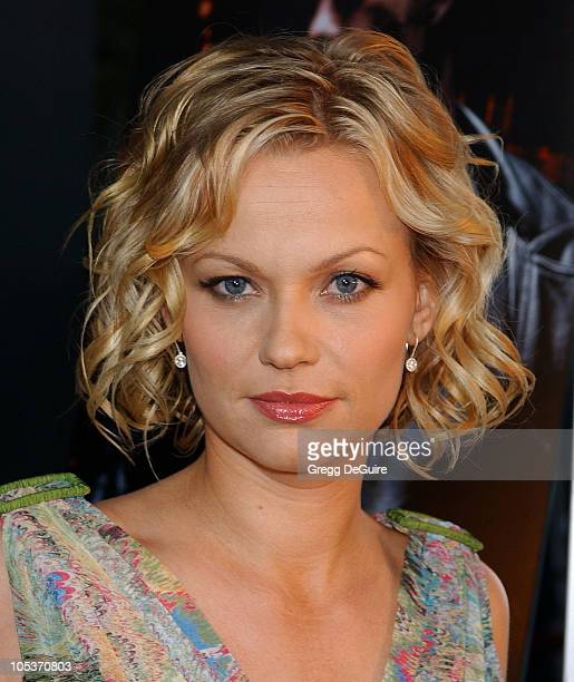 Samantha Mathis 8