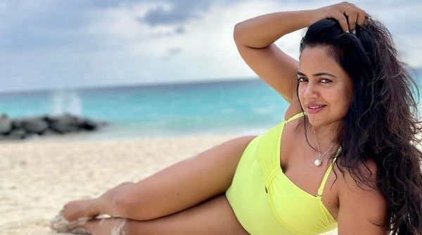 Sameera Reddy 13