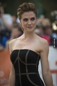 Sara Canning 4