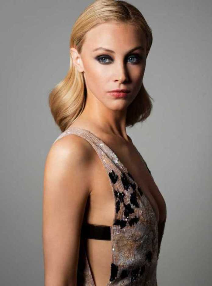 Sarah Gadon 18