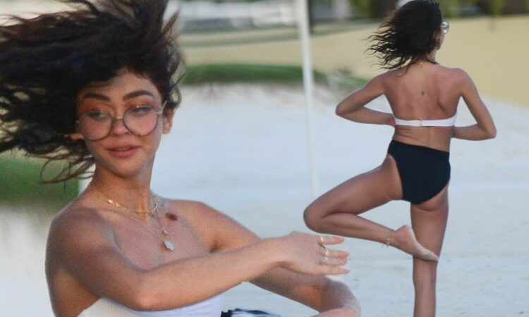 Sarah Hyland 15