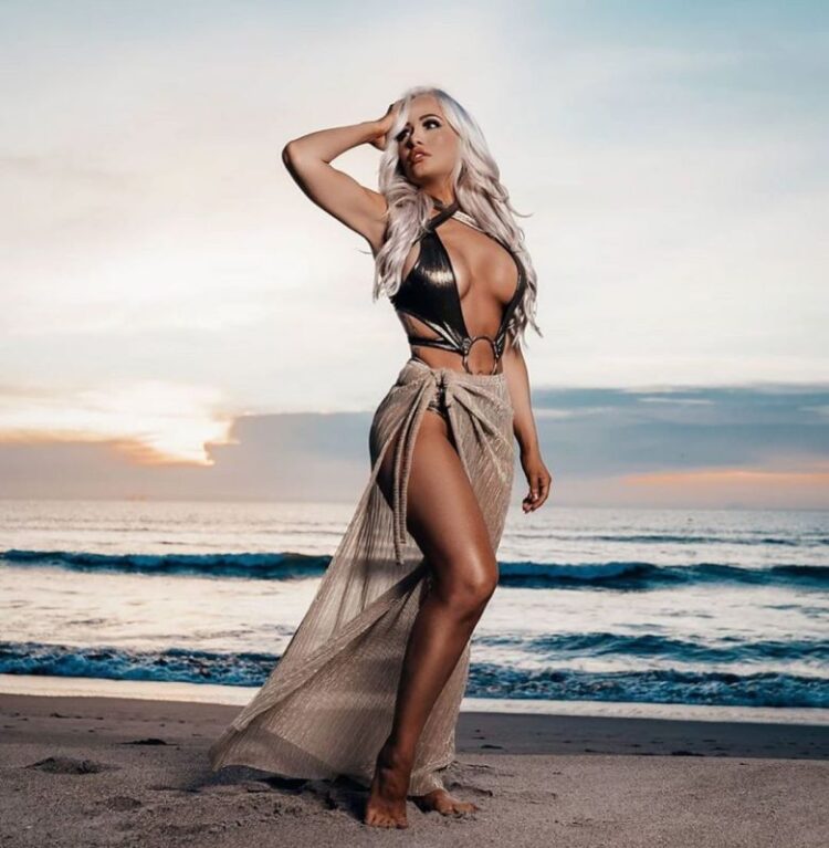 Scarlett Bordeaux 16