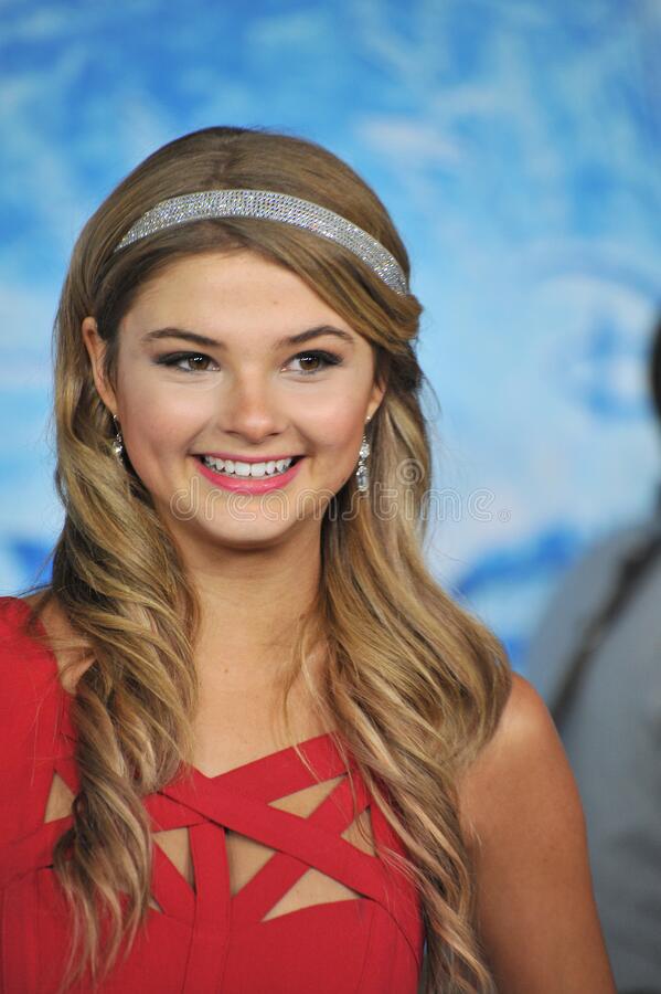 Stefanie Scott 6