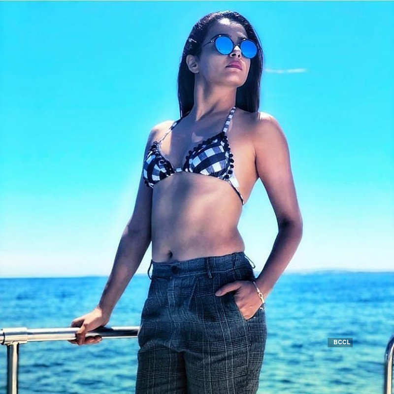 Surveen Chawla 3