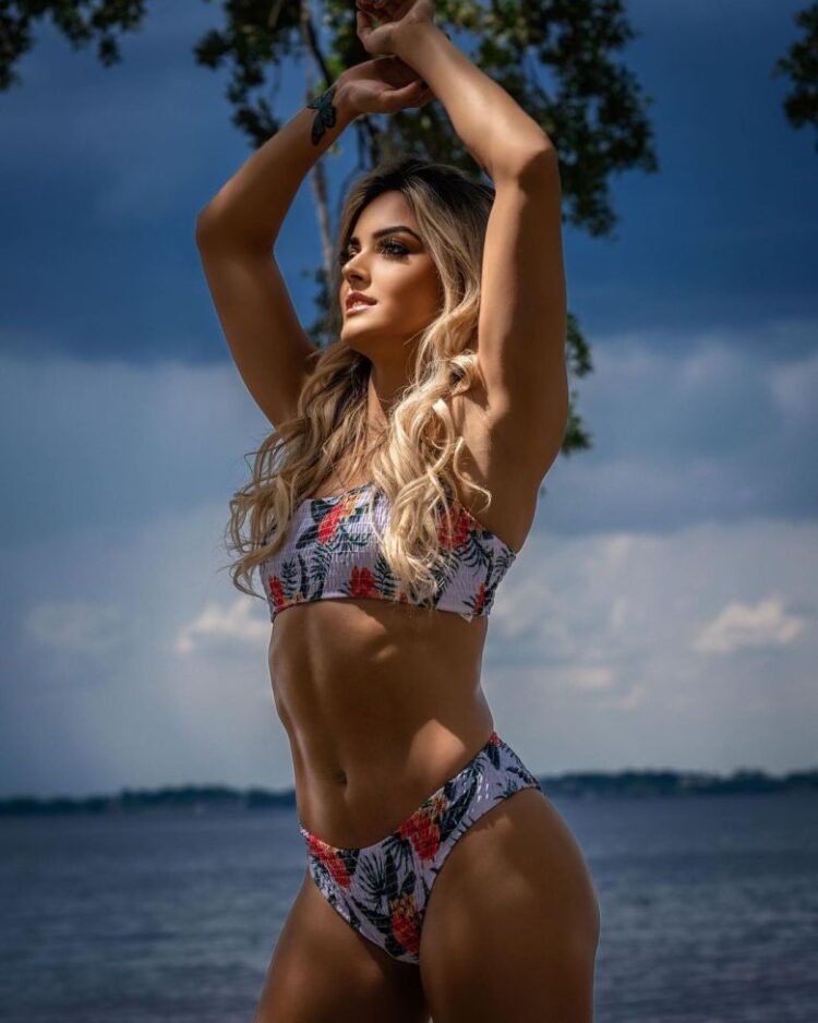 Taynara Conti 3