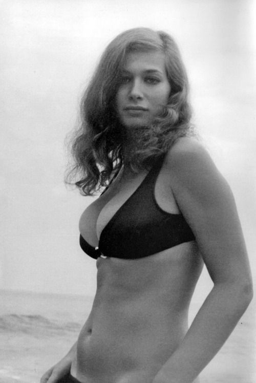 Valerie Leon 6