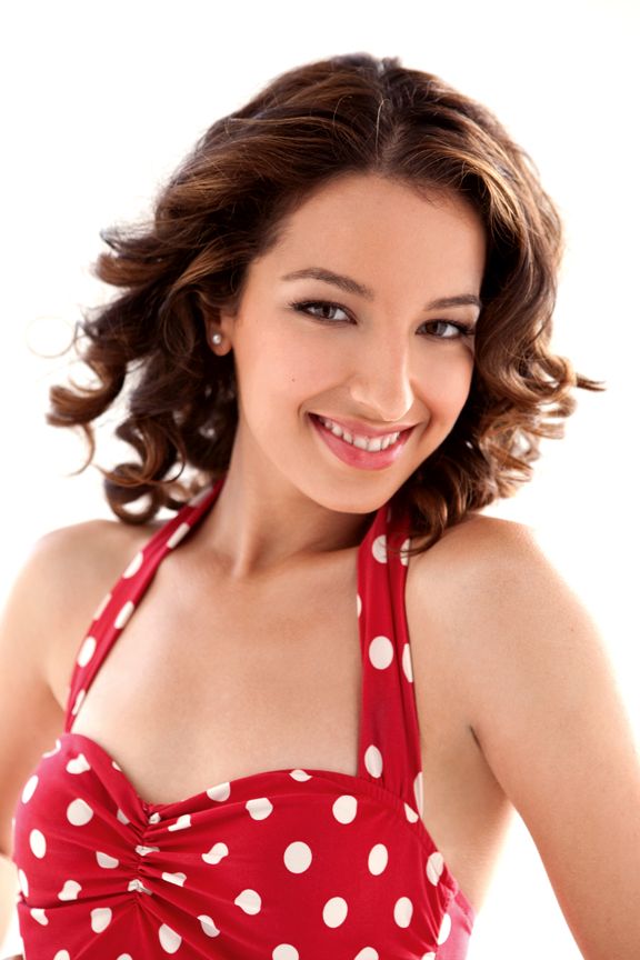 Vanessa Lengies 2