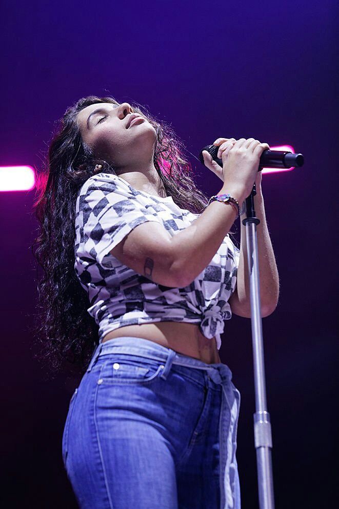 Alessia Cara 3