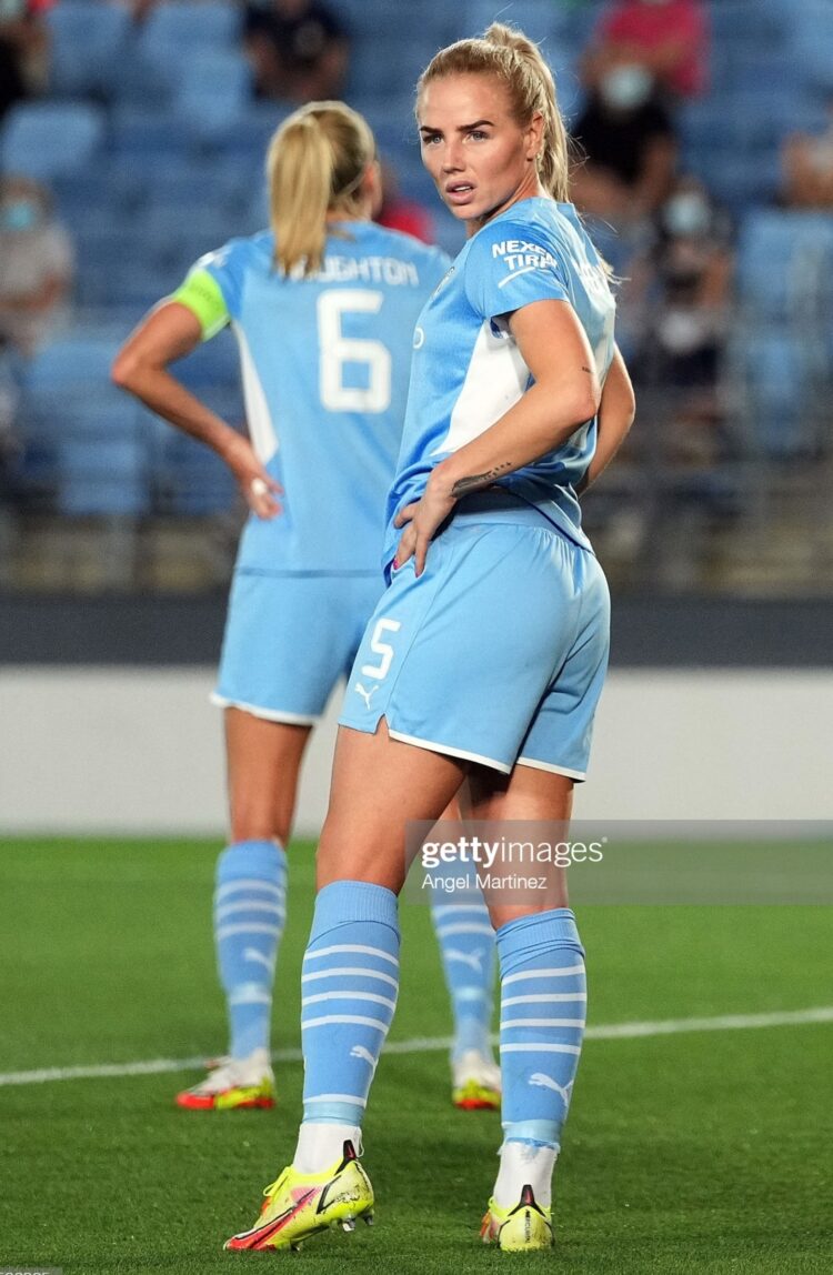 Alex Greenwood 8