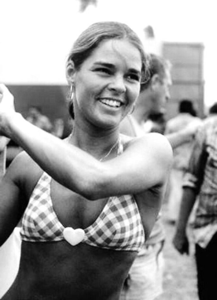 Ali MacGraw 4