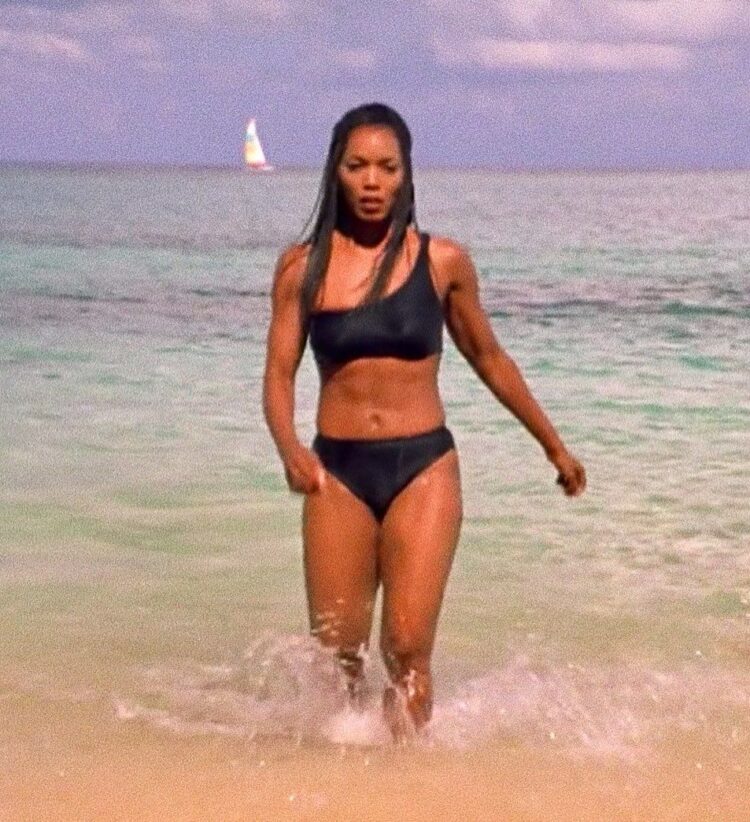 Angela Bassett 3