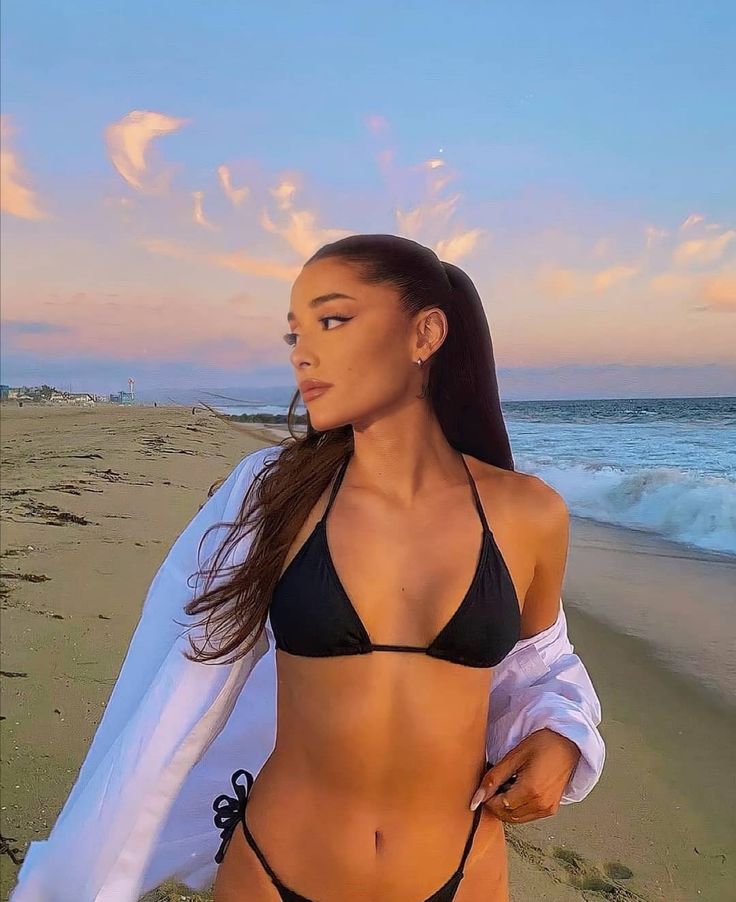 Ariana Grande 2