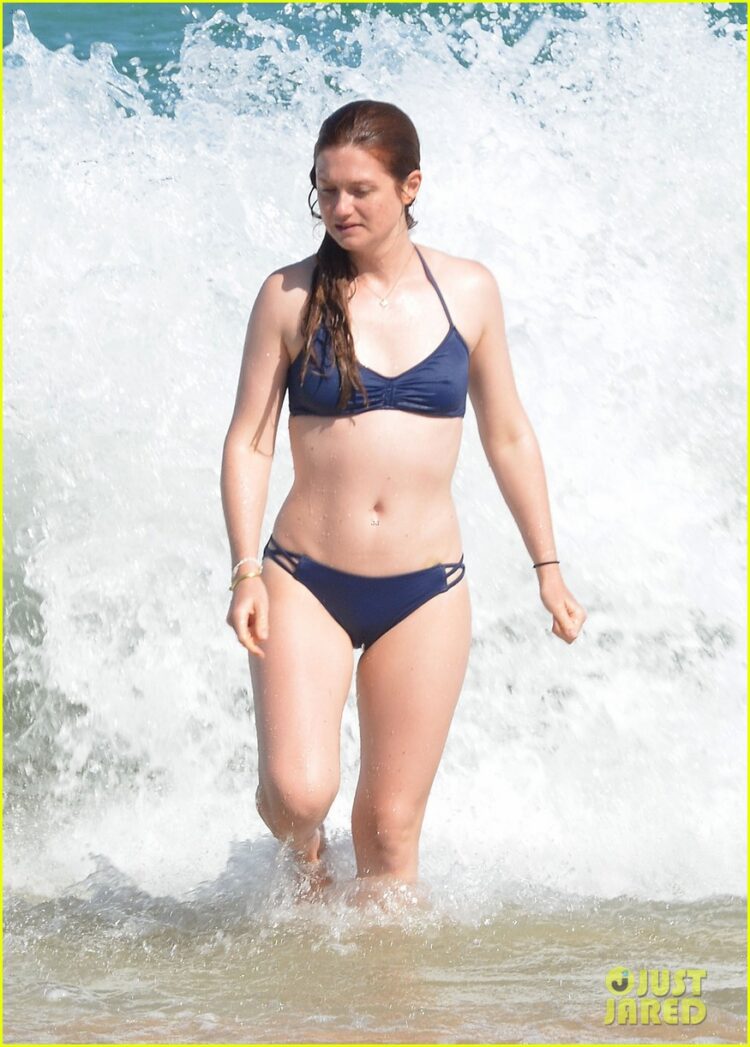 Bonnie Wright 9