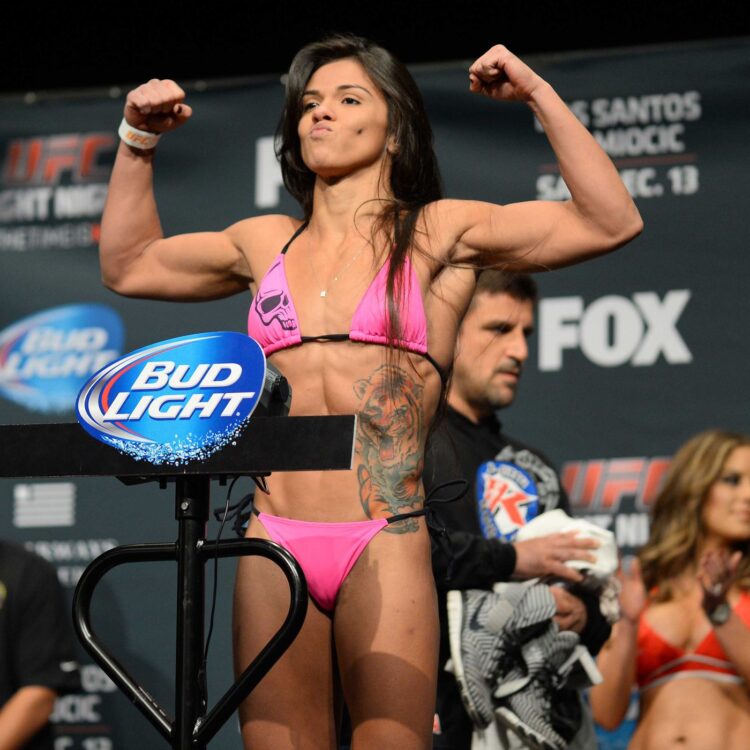 Claudia Gadelha 4