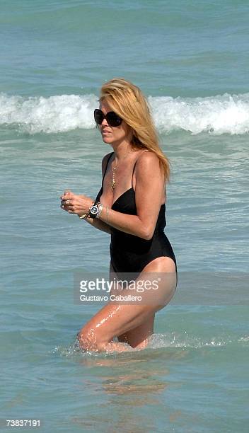 Dina Lohan 10