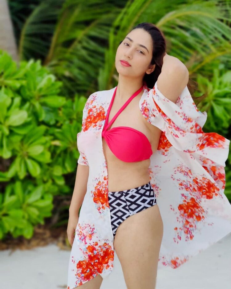 Disha Parmar 4