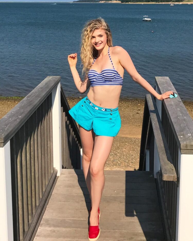 Elena Kampouris