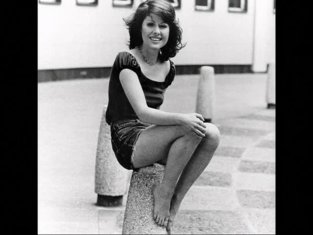 Elisabeth Sladen 4