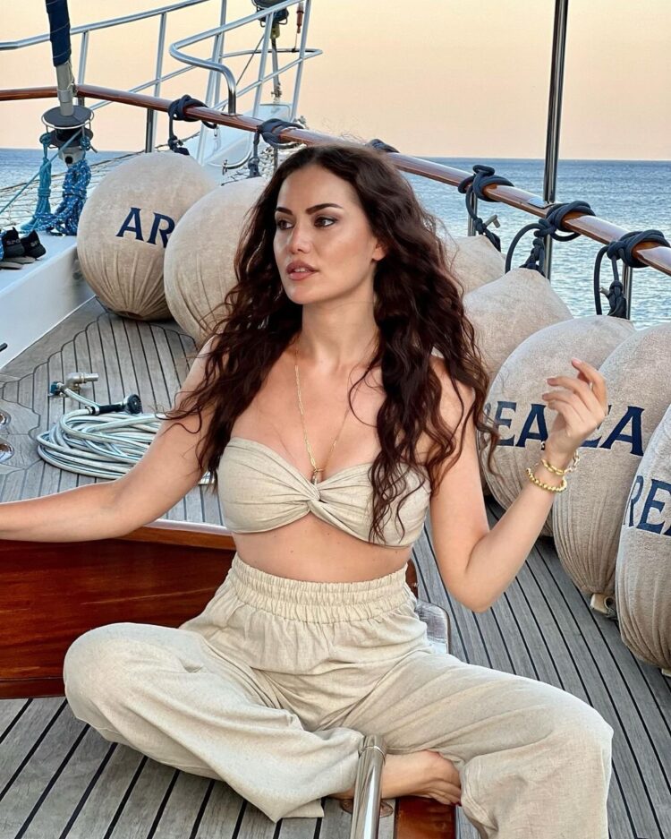 Fahriye Evcen 4