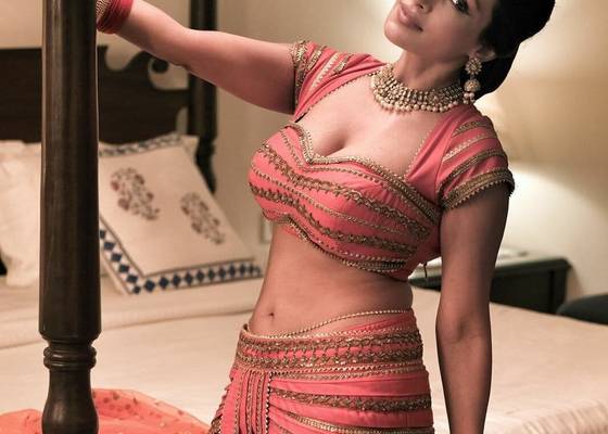 Flora Saini 6