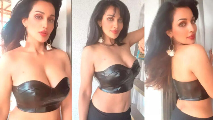 Flora Saini 7