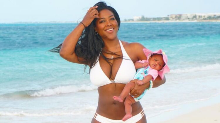 Kenya Moore 7