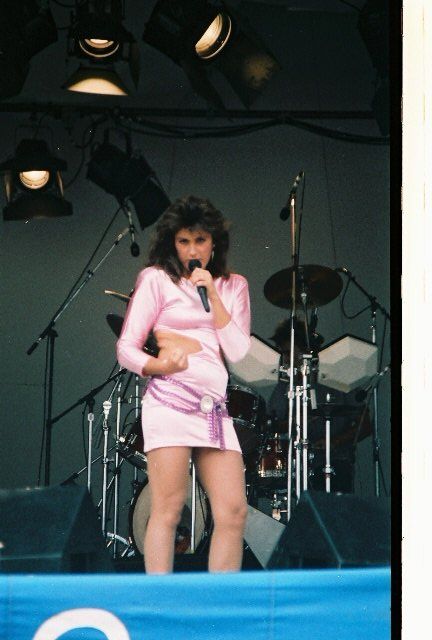 Laura Branigan 9