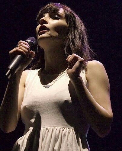 Lauren Mayberry 8