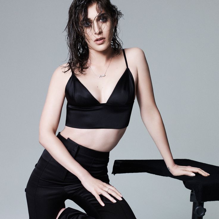 Lizzy Caplan 5