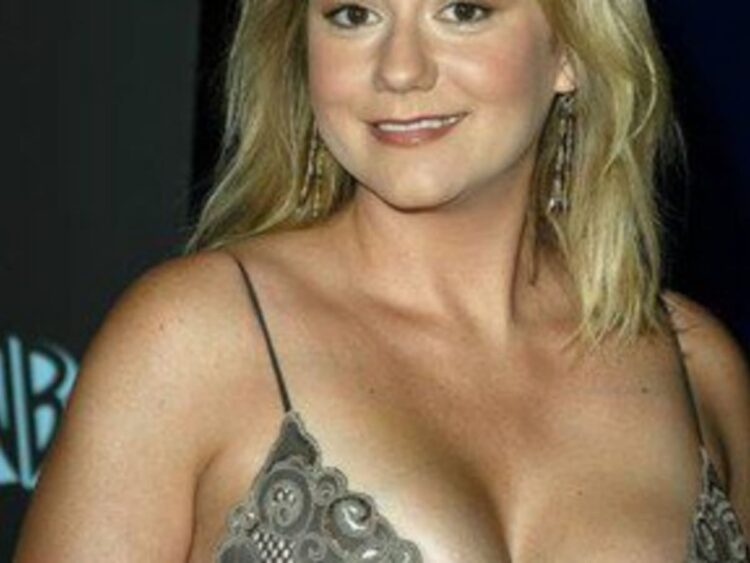 Megyn Price 3