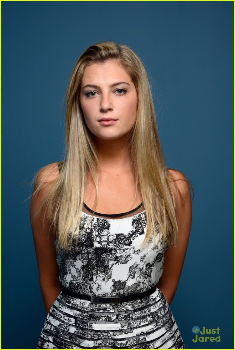 Zoe Levin 2