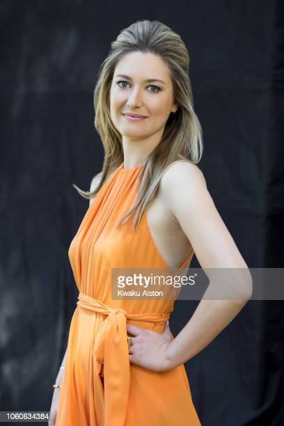 Zoe Perry 8