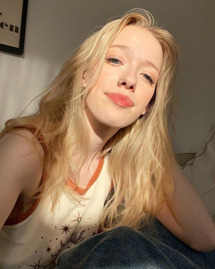 Amybeth McNulty 5