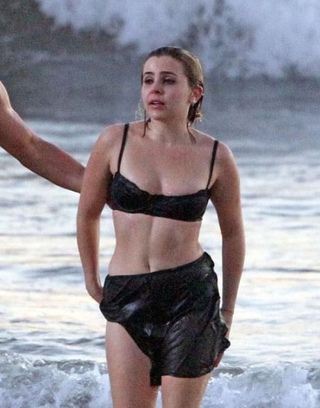 Mae Whitman 7