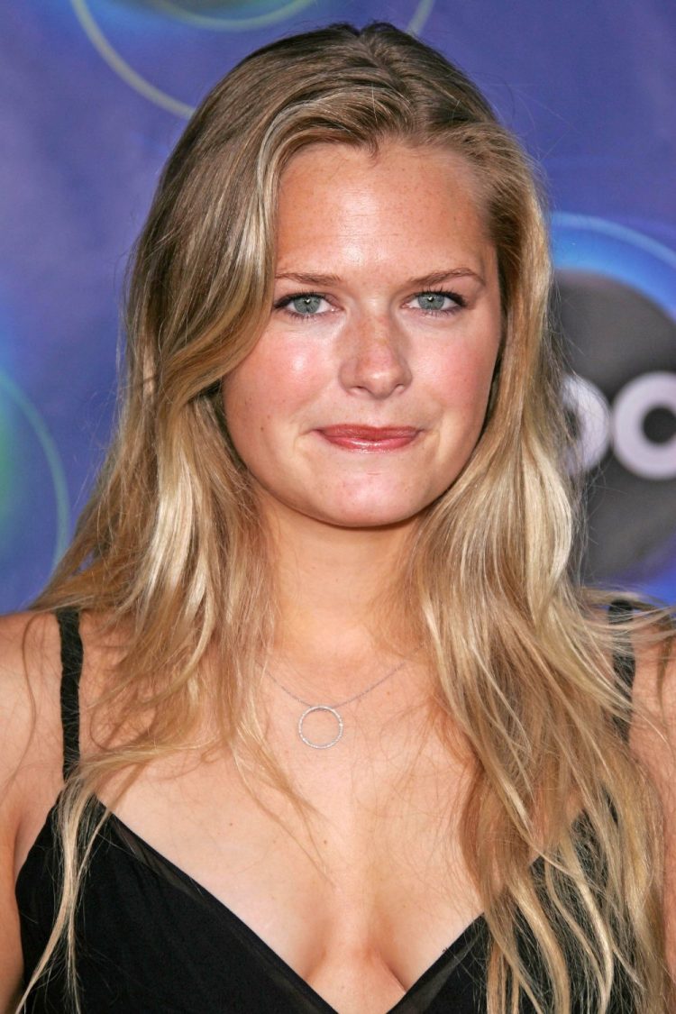 Maggie Lawson 7