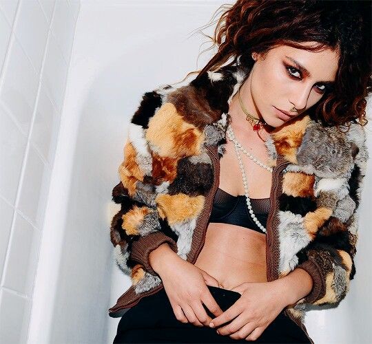 Nadia Hilker 2