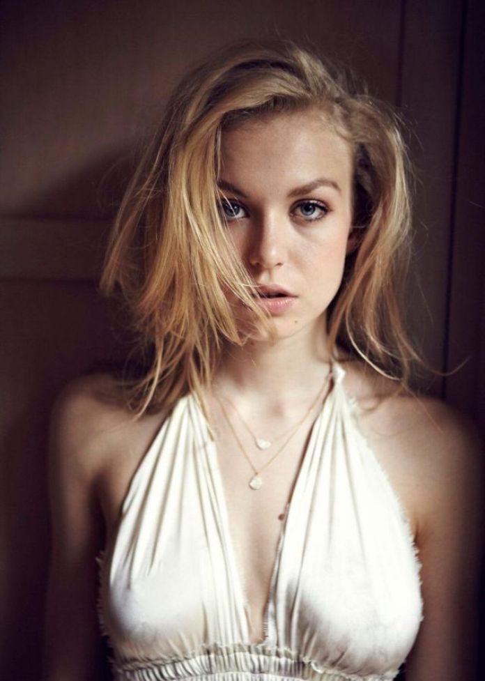 Penelope Mitchell 9