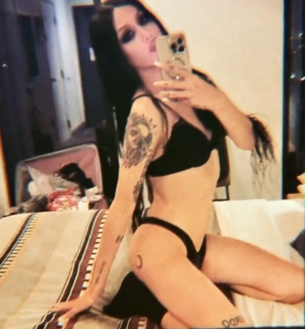 adore delano 7