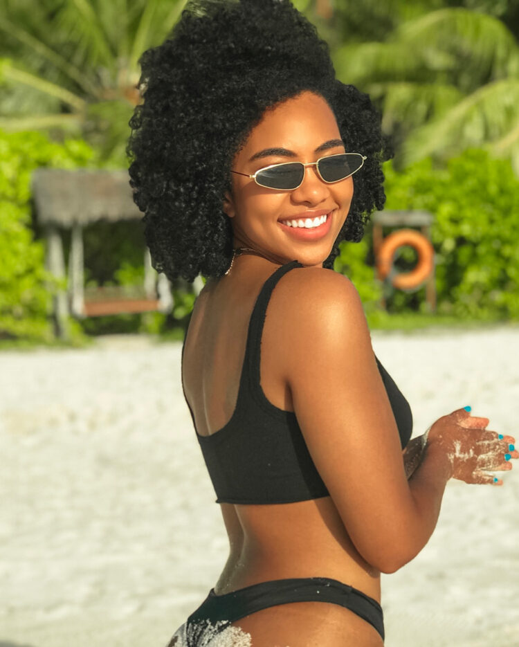 amanda du pont bikini pics